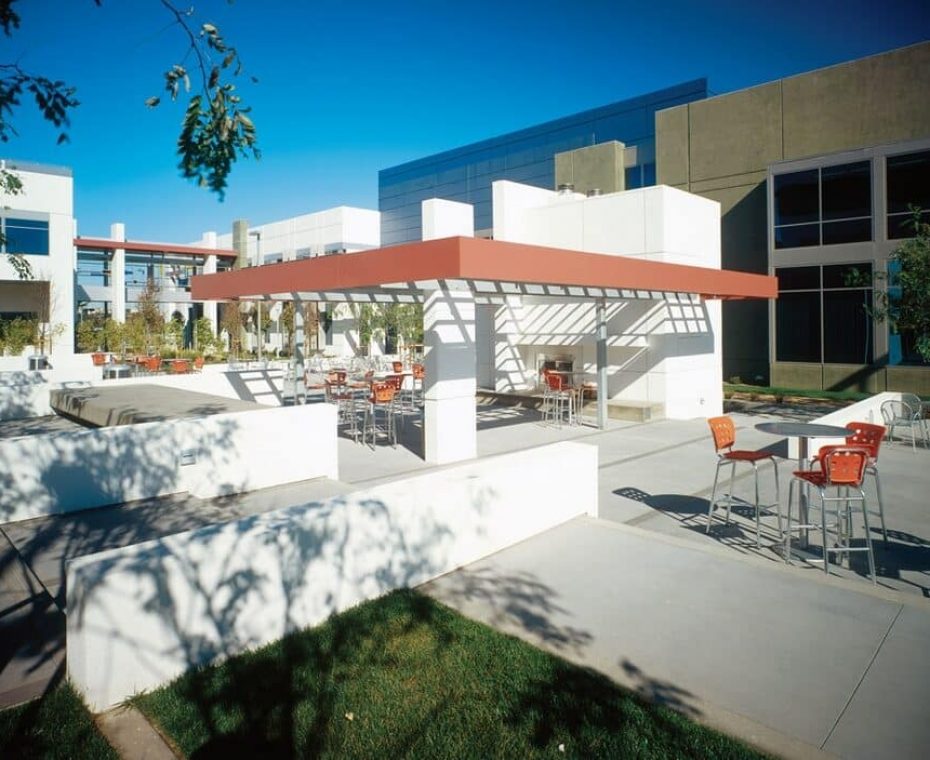 Photo: ©2005 Robinson Photography.