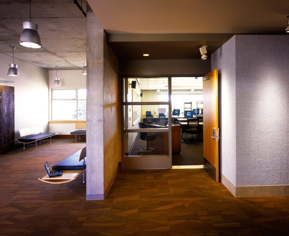 Interior classroom entrance, photo: Chris Eden.